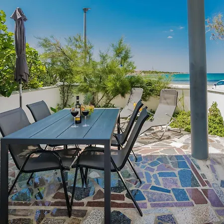 Palaic 1 By Interhome Vir